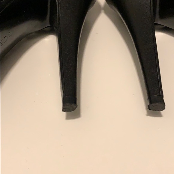 BcbgGeneration Gorgeous Cut Out Stiletto Heels - Picture 7 of 8